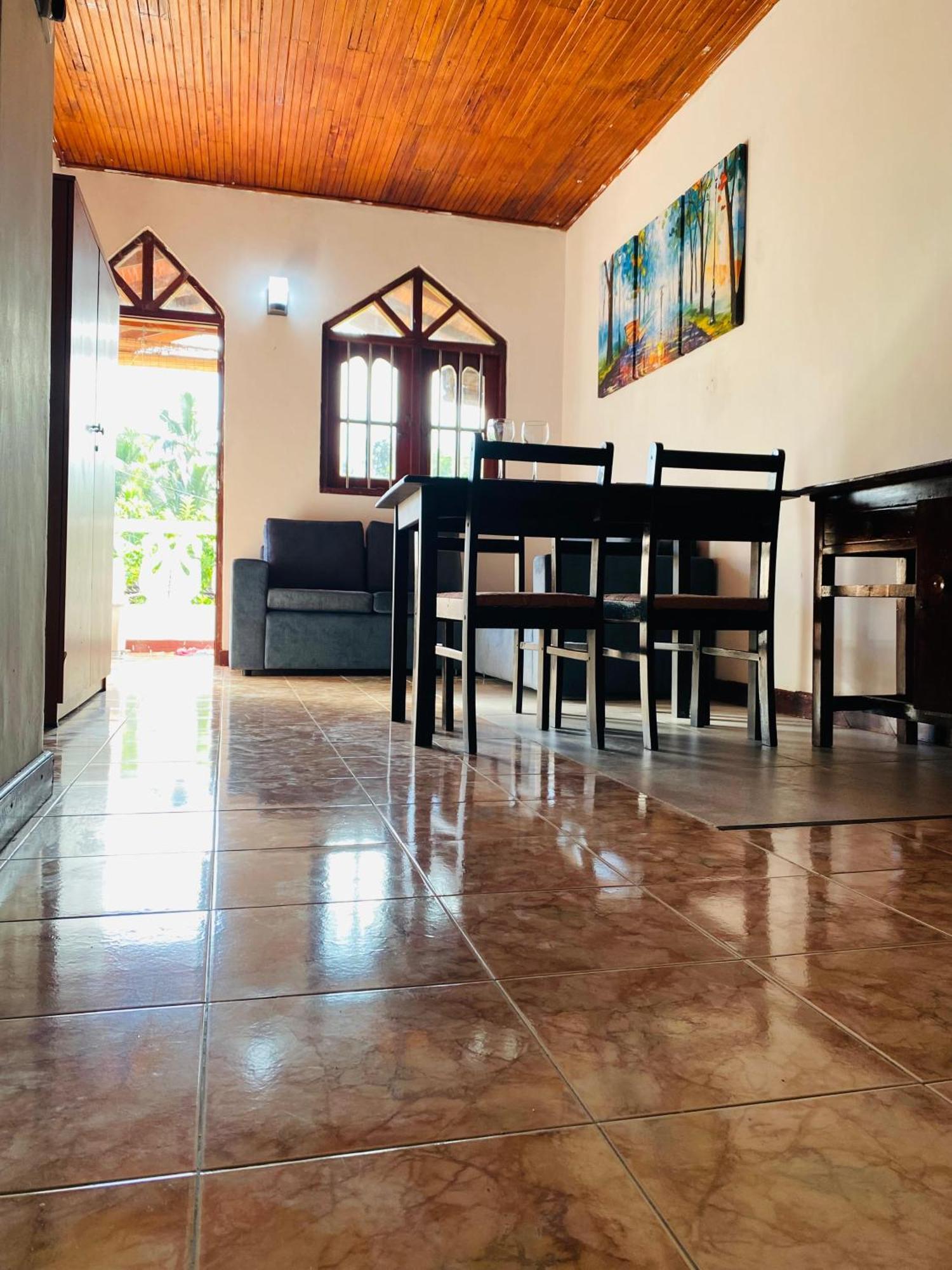 AlsonVilla Tourist Guest House Hikkaduwa Esterno foto