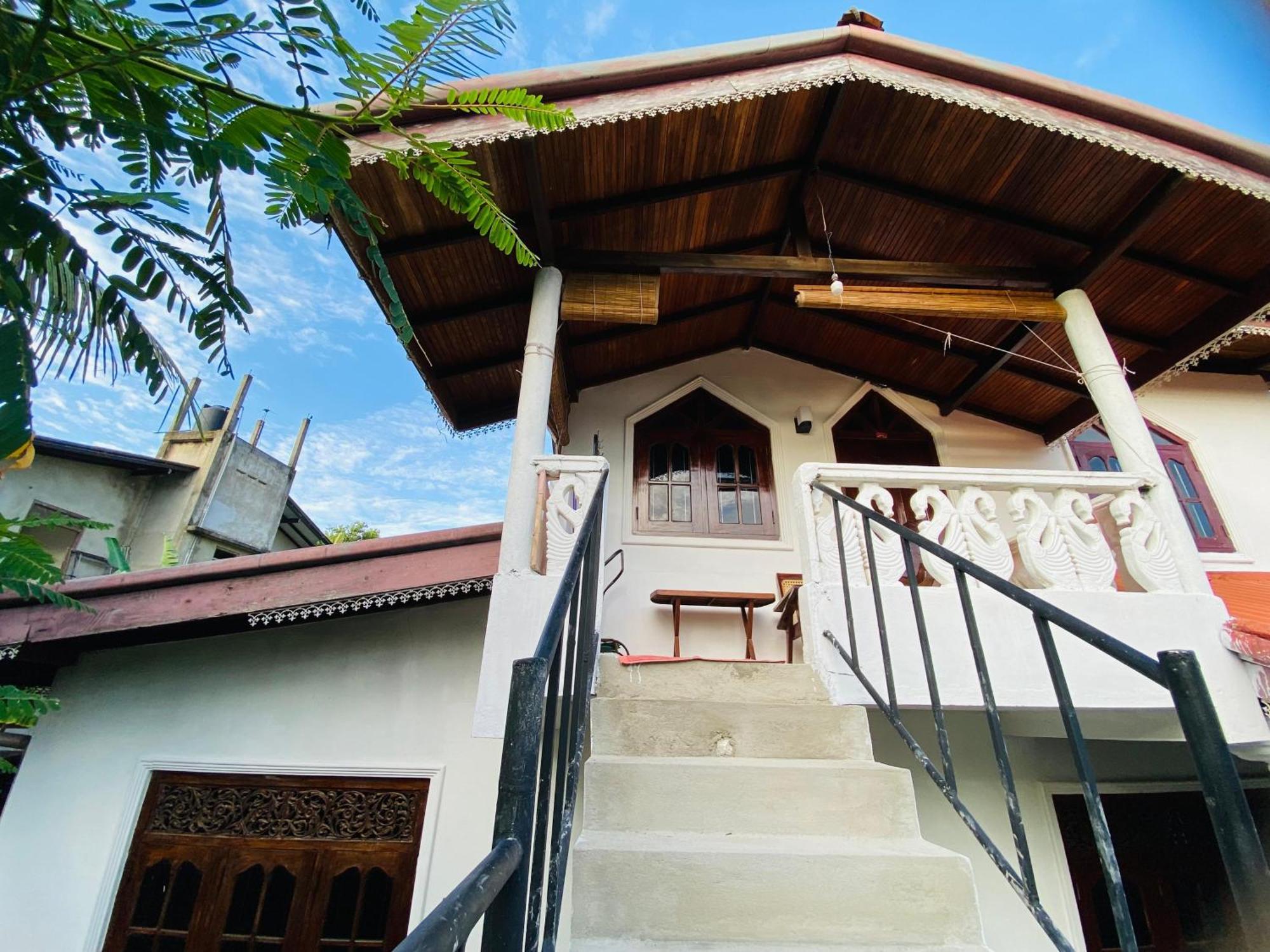 AlsonVilla Tourist Guest House Hikkaduwa Esterno foto