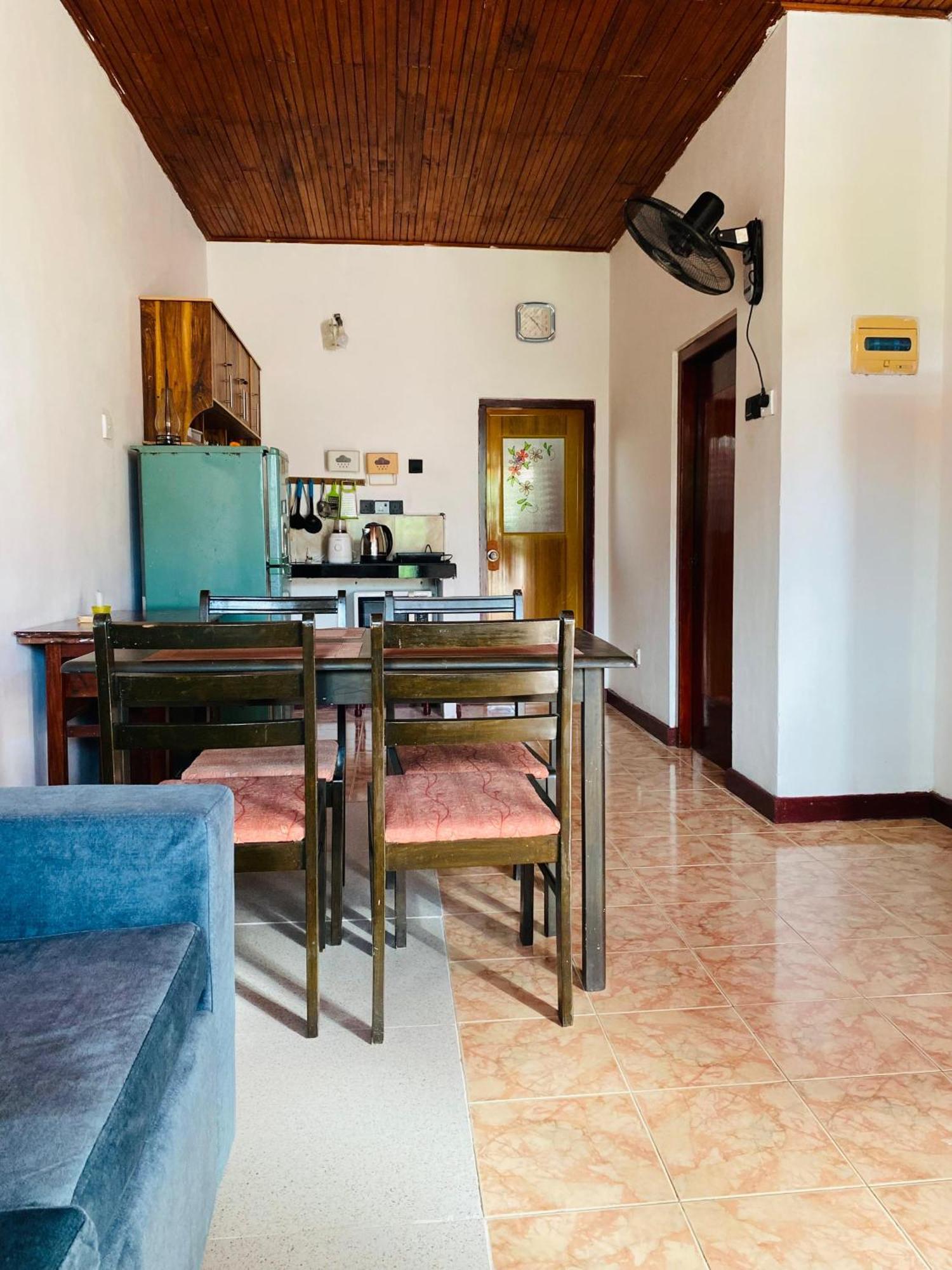 AlsonVilla Tourist Guest House Hikkaduwa Esterno foto